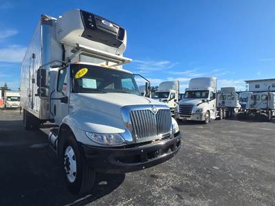 International MV607 26 ft Refrigerated Truck - 240HP, 6 Speed Automatic, Liftgate