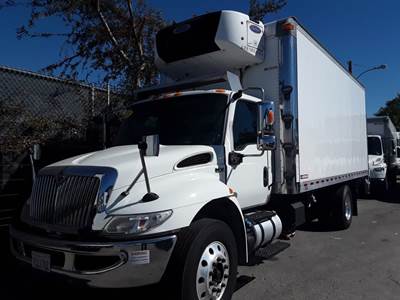 International MV607 20 ft Refrigerated Truck - 240HP, 6 Speed Automatic, Liftgate