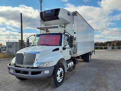 International MV607 26 ft Refrigerated Truck - 240HP, 6 Speed Automatic, Liftgate