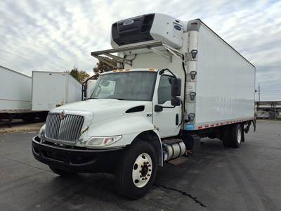 International MV607 26 ft Refrigerated Truck - 280HP, 6 Speed Automatic, Liftgate