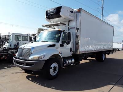 International MV607 26 ft Refrigerated Truck - 240HP, 6 Speed Automatic, Liftgate
