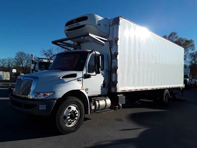 International MV607 26 ft Refrigerated Truck - 240HP, 6 Speed Automatic, Liftgate