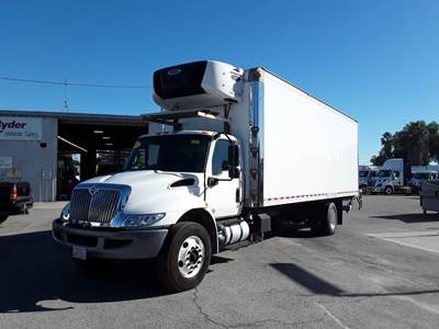 International MV607 26 ft Refrigerated Truck - 240HP, 6 Speed Automatic, Liftgate