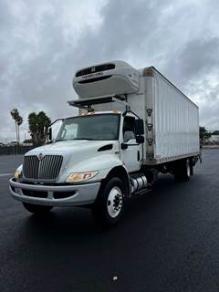 International MV607 26 ft Refrigerated Truck - 240HP, 6 Speed Automatic, Liftgate