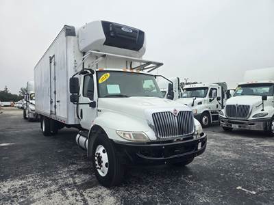 International MV607 26 ft Refrigerated Truck - 240HP, 6 Speed Automatic, Liftgate