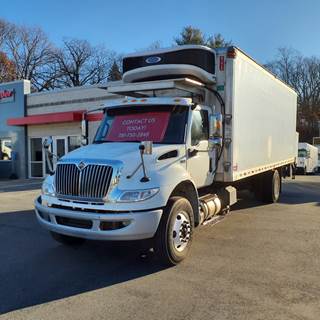 International MV607 24 ft Refrigerated Truck - 270HP, 6 Speed Automatic, Liftgate