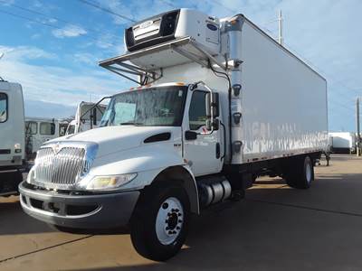 International MV607 26 ft Refrigerated Truck - 240HP, 6 Speed Automatic, Liftgate