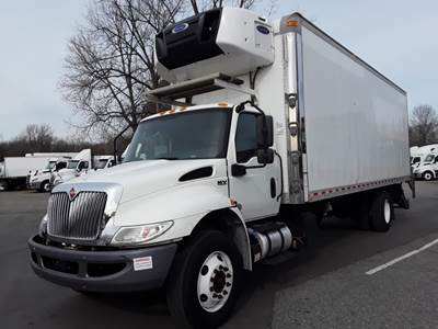 International MV607 26 ft Refrigerated Truck - 240HP, 6 Speed Automatic, Liftgate