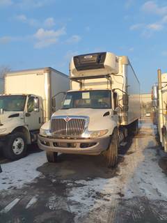 International MV607 26 ft Refrigerated Truck - 280HP, 6 Speed Automatic, Liftgate