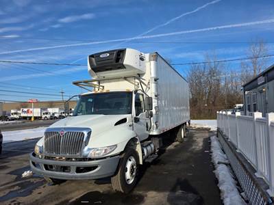 International MV607 26 ft Refrigerated Truck - 240HP, 6 Speed Automatic, Liftgate