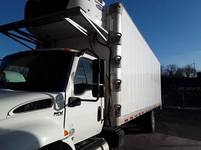 International MV607 26 ft Refrigerated Truck - 240HP, 6 Speed Automatic, Liftgate