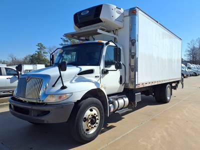 International MV607 22 ft Refrigerated Truck - 240HP, 6 Speed Automatic, Liftgate