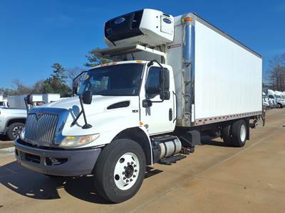 International MV607 22 ft Refrigerated Truck - 240HP, 6 Speed Automatic, Liftgate