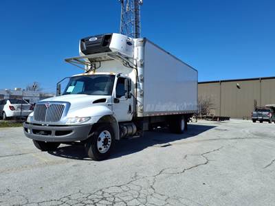 International MV607 26 ft Refrigerated Truck - 240HP, 6 Speed Automatic, Liftgate