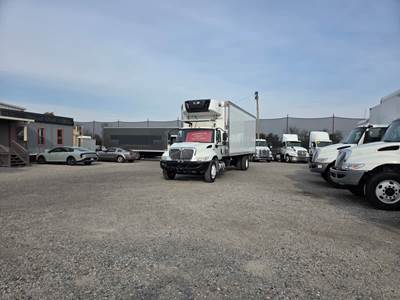 International MV607 26 ft Refrigerated Truck - 240HP, 6 Speed Automatic, Liftgate