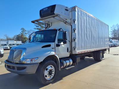 International MV607 26 ft Refrigerated Truck - 240HP, 6 Speed Automatic, Liftgate