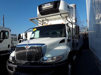 International MV607 26 ft Refrigerated Truck - 240HP, 6 Speed Automatic, Liftgate