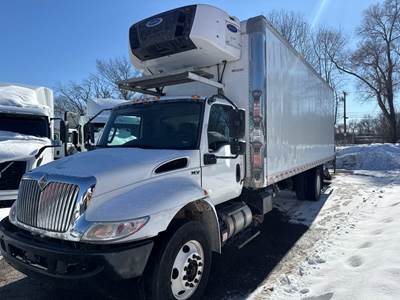 International MV607 26 ft Refrigerated Truck - 240HP, 6 Speed Automatic, Liftgate