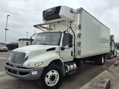 International MV607 26 ft Refrigerated Truck - 240HP, 6 Speed Automatic, Liftgate
