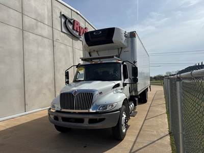 International MV607 26 ft Refrigerated Truck - 325HP, 6 Speed Automatic, Liftgate