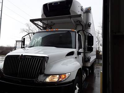 International MV607 26 ft Refrigerated Truck - 240HP, 6 Speed Automatic, Liftgate