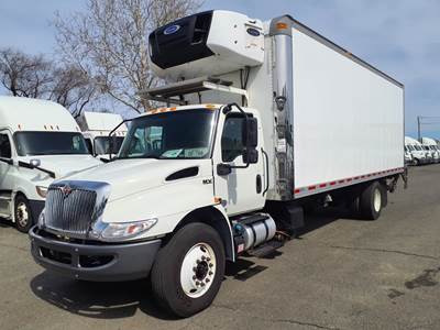 International MV607 26 ft Refrigerated Truck - 240HP, 6 Speed Automatic, Liftgate