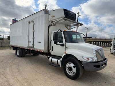 International MV607 26 ft Refrigerated Truck - 240HP, 6 Speed Automatic, Liftgate