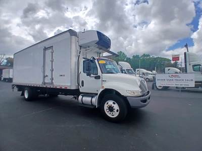 International MV607 26 ft Refrigerated Truck - 240HP, 6 Speed Automatic, Liftgate