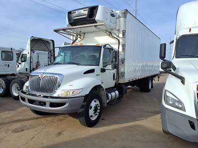 International MV607 26 ft Refrigerated Truck - 240HP, 6 Speed Automatic, Liftgate