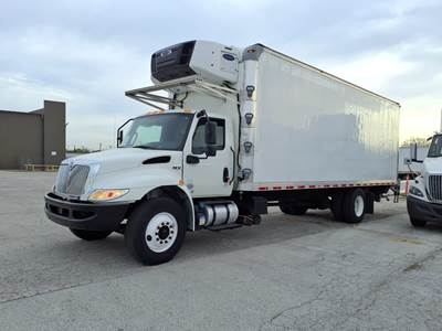 International MV607 26 ft Refrigerated Truck - 240HP, 6 Speed Automatic, Liftgate