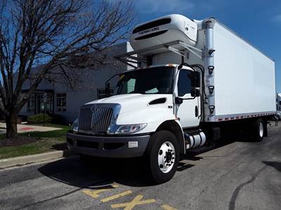 International MV607 26 ft Refrigerated Truck - 240HP, 6 Speed Automatic, Liftgate