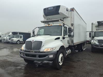 International MV607 26 ft Refrigerated Truck - 240HP, 6 Speed Automatic, Liftgate