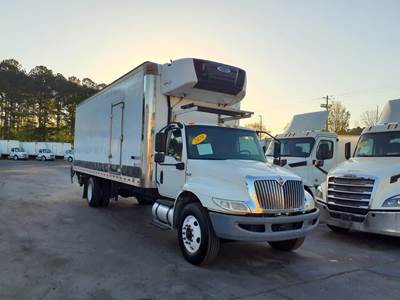 International MV607 26 ft Refrigerated Truck - 240HP, 6 Speed Automatic, Liftgate
