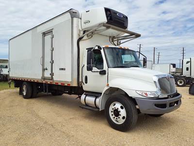 International MV607 26 ft Refrigerated Truck - 240HP, 6 Speed Automatic, Liftgate