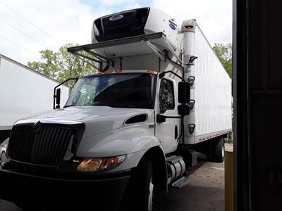 International MV607 26 ft Refrigerated Truck - 240HP, 6 Speed Automatic, Liftgate