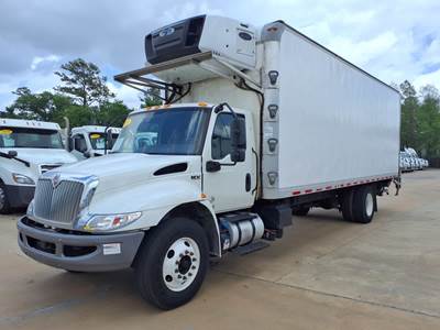 International MV607 26 ft Refrigerated Truck - 240HP, 6 Speed Automatic, Liftgate