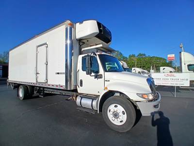 International MV607 26 ft Refrigerated Truck - 240HP, 6 Speed Automatic, Liftgate