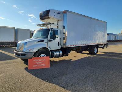 International MV607 26 ft Refrigerated Truck - 240HP, 6 Speed Automatic, Liftgate