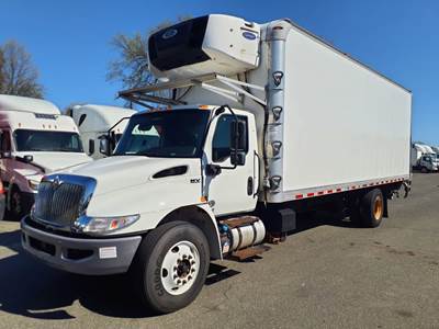 International MV607 26 ft Refrigerated Truck - 240HP, 6 Speed Automatic, Liftgate