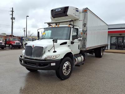 International MV607 26 ft Refrigerated Truck - 280HP, 6 Speed Automatic, Liftgate