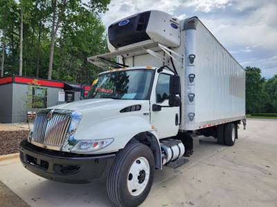International MV607 26 ft Refrigerated Truck - 240HP, 6 Speed Automatic, Liftgate