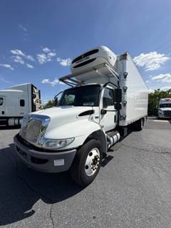 International MV607 26 ft Refrigerated Truck - 280HP, 6 Speed Automatic, Liftgate