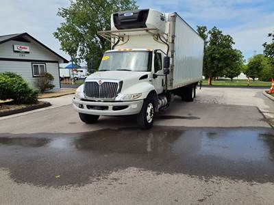 International MV607 26 ft Refrigerated Truck - 240HP, 6 Speed Automatic, Liftgate
