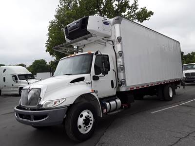 International MV607 26 ft Refrigerated Truck - 240HP, 6 Speed Automatic, Liftgate