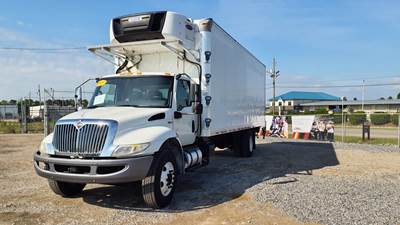 International MV607 26 ft Refrigerated Truck - 240HP, 6 Speed Automatic, Liftgate