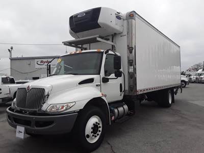 International MV607 26 ft Refrigerated Truck - 240HP, 6 Speed Automatic, Liftgate
