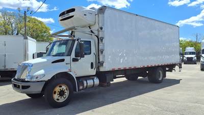 International MV607 26 ft Refrigerated Truck - 280HP, 6 Speed Automatic, Liftgate
