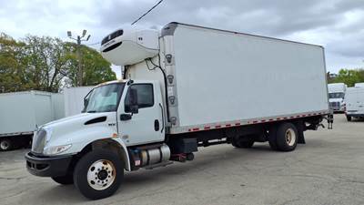 International MV607 26 ft Refrigerated Truck - 280HP, 6 Speed Automatic, Liftgate