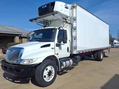 International MV607 26 ft Refrigerated Truck - 240HP, 6 Speed Automatic, Liftgate