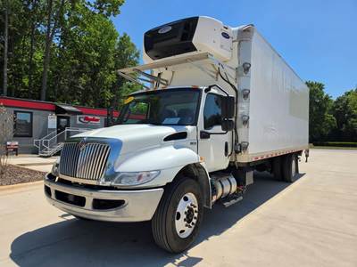International MV607 26 ft Refrigerated Truck - 240HP, 6 Speed Automatic, Liftgate